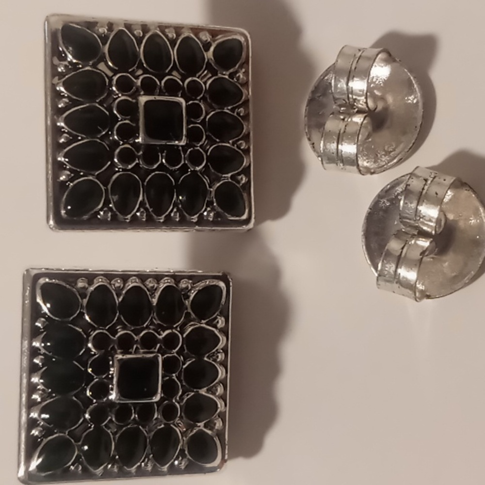 Vintage Studded earrings signed Best hypoallergenic .